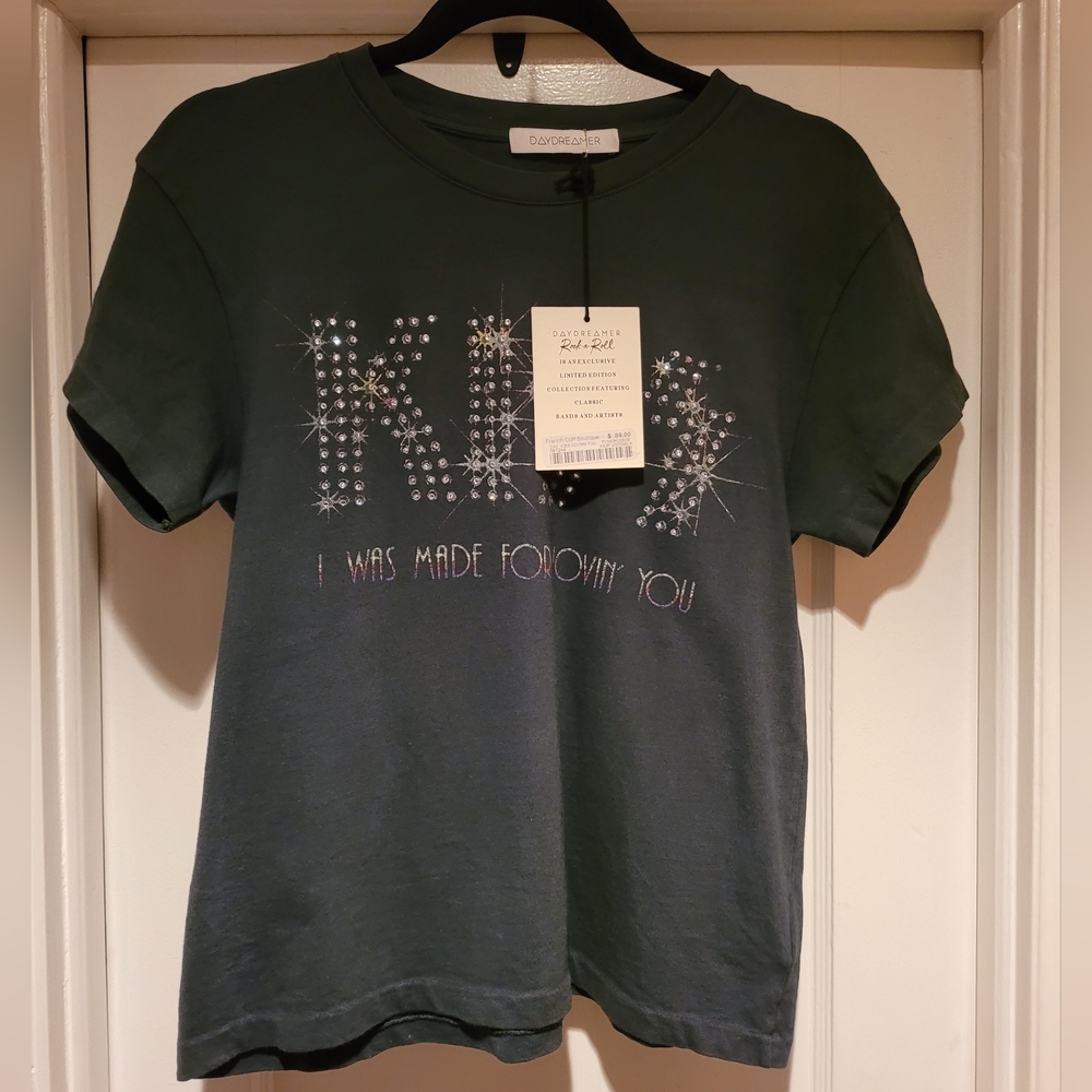 NWT DAYDREAMER Women's Grey T-Shirt With Bedazzled Crystals " KISS " Graphic Tee